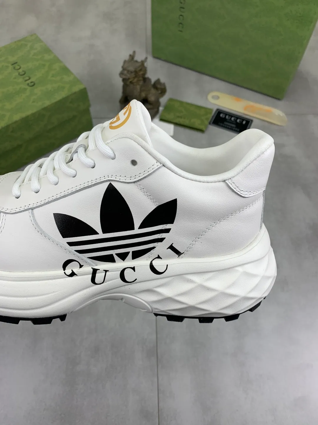 Men's shoes 💰P500💰[New style] 🆘 Dad's shoes [GUCCI] Gucci's new men's shoes are the first to be launched, and the materials and workmanship are superior to all versions on the market. The highest quality imported original top calfskin upper with trendy printed patterns ➕, the inner material is made of full-grain pigskin lining, privately molded soft TPU rubber comfortable outsole, and high foot comfort. Actual shooting, imported special materials highlight the unique charm of the brand 2️⃣colors available Size number; 38-44
